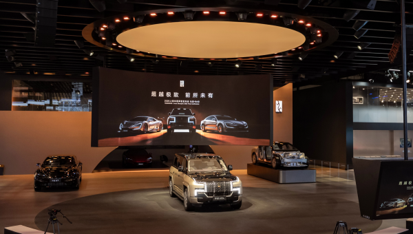 仰望全系亮相上海车展 新车型全尺寸行政豪华SUV仰望U8L发布 扫码阅读手机版